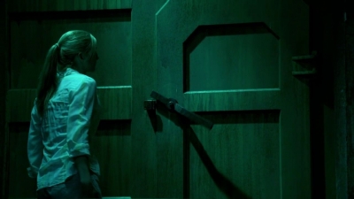 الیزابت میچل در صحنه سریال تلویزیونی گمشده