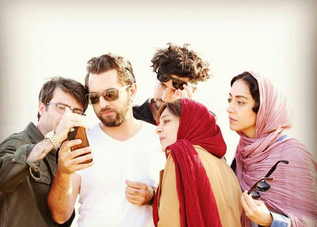 بهاره کیان‌افشار در صحنه فیلم سینمایی زرد به همراه ساره بیات و بهرام رادان