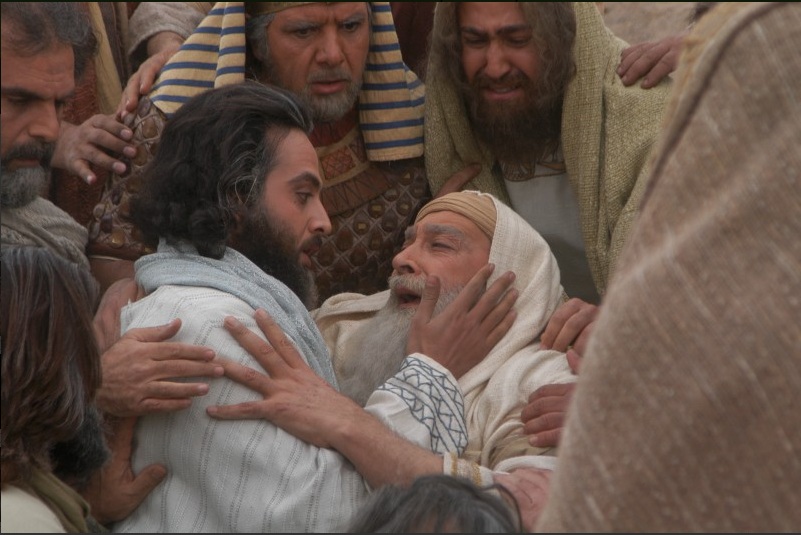 محمود‌ پاک‌نیت در صحنه سریال تلویزیونی یوسف پیامبر به همراه مصطفی زمانی