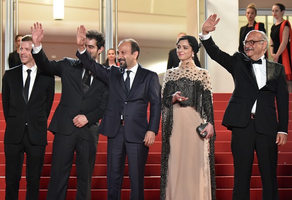 سید‌شهاب حسینی در فرش قرمز فیلم سینمایی فروشنده به همراه بابک کریمی، ترانه علیدوستی، اصغر فرهادی و الکساندر مالت‌گای