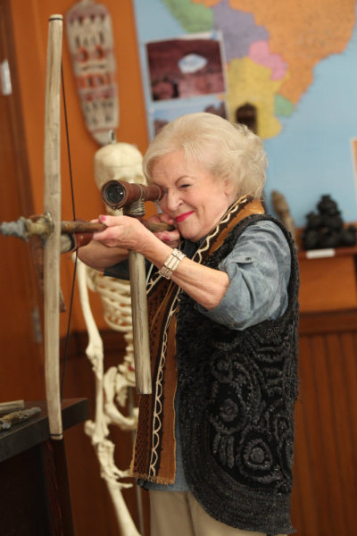 Betty White در صحنه سریال تلویزیونی Community