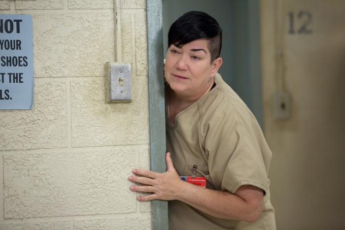 لی دلاریا در صحنه سریال تلویزیونی نارنجی سیاه، جدید است