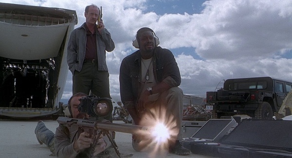 Michael Jeter در صحنه فیلم سینمایی پارک ژوراسیک ۳ به همراه John Diehl و Bruce A. Young