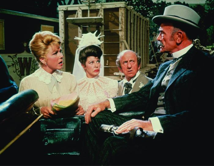 Doris Day در صحنه فیلم سینمایی Billy Rose's Jumbo به همراه Martha Raye، Dean Jagger و Jimmy Durante