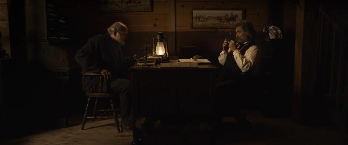 کرت راسل در صحنه فیلم سینمایی تاماهاوک استخوانی به همراه Richard Jenkins