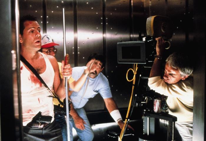 جان دی بونت در صحنه فیلم سینمایی جان سخت به همراه بروس ویلیس