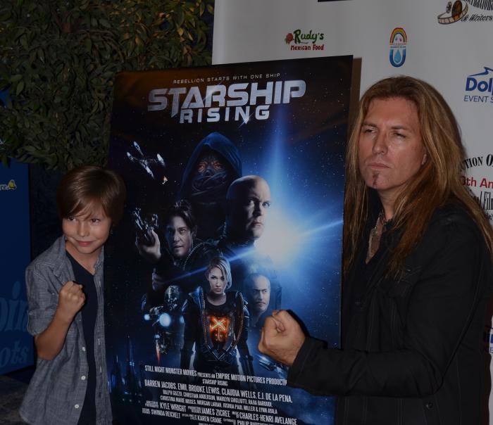 Neil Johnson در صحنه فیلم سینمایی Starship: Rising