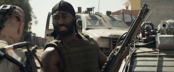 Adrian Holmes در صحنه فیلم سینمایی ایلیسیم