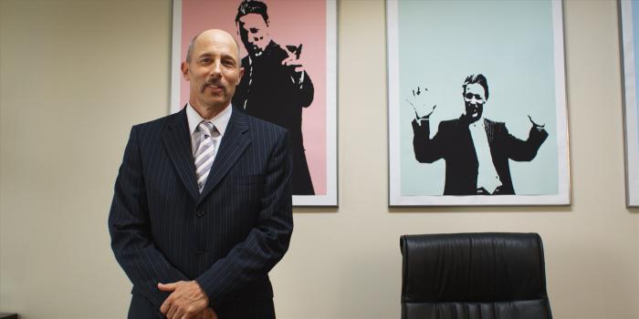 Jon Gries در صحنه فیلم سینمایی A True Story. Based on Things That Never Actually Happened. ...And Some That Did.