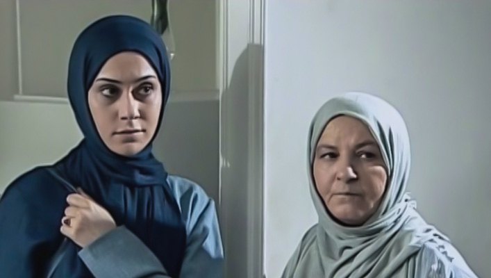 آرام جعفری در صحنه سریال تلویزیونی برای آخرین بار به همراه مینا جعفرزاده