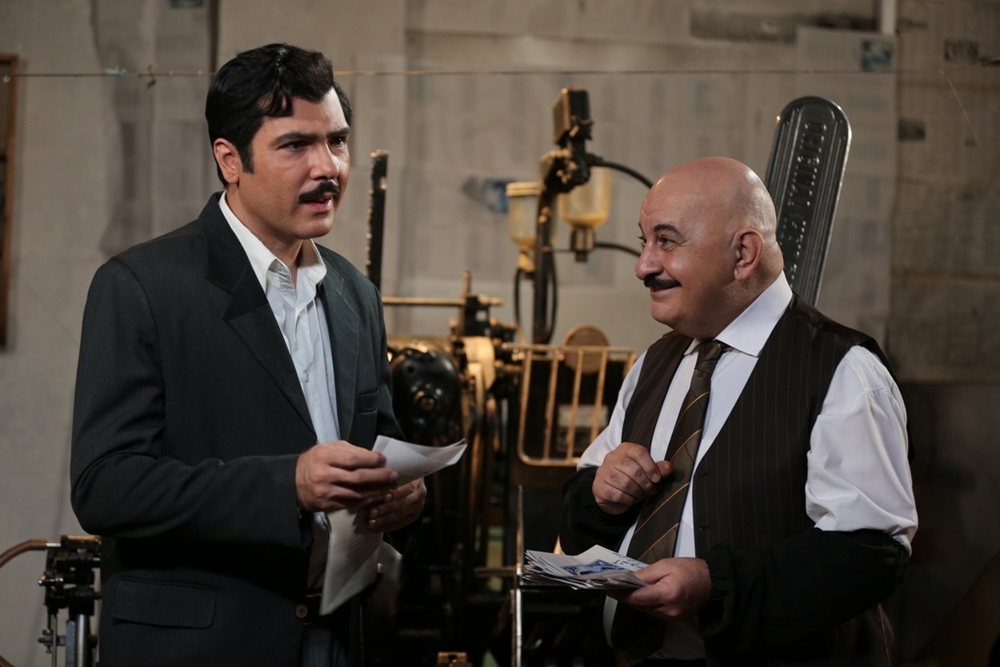 غلامحسین لطفی در صحنه فیلم سینمایی آشوب به همراه کوروش تهامی