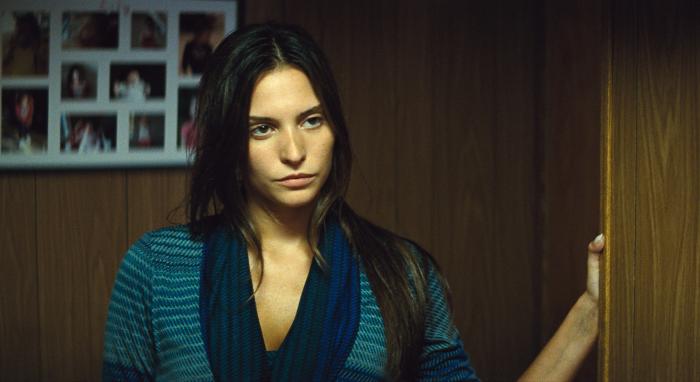 Genesis Rodriguez در صحنه فیلم سینمایی فرار در طول شب