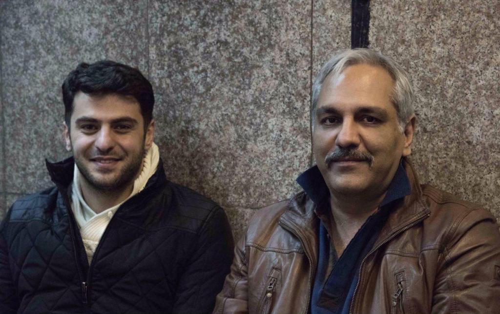 علی ضیاء در پشت صحنه فیلم سینمایی ساعت 5 عصر به همراه مهران مدیری