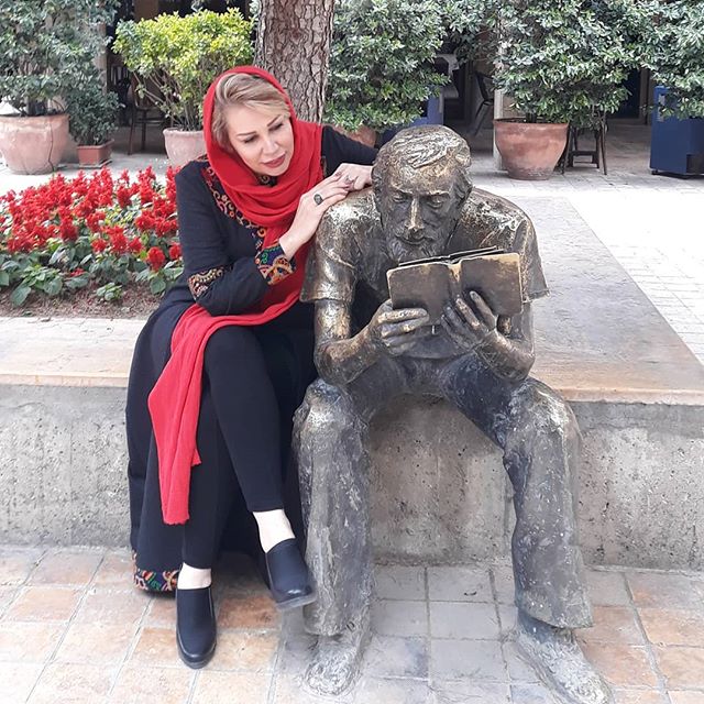 تصویری شخصی از لیلا عزیزی، بازیگر و کارشناس سینما و تلویزیون