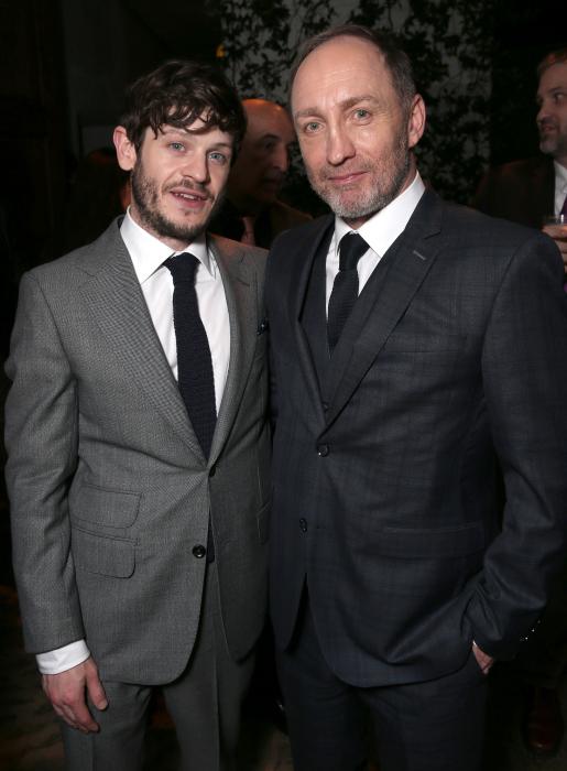 Iwan Rheon در صحنه سریال تلویزیونی بازی تاج و تخت به همراه Michael McElhatton