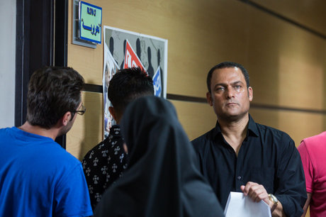 حسین یاری در صحنه سریال تلویزیونی برادر