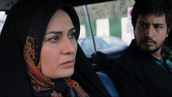 مهرداد صدیقیان در صحنه سریال تلویزیونی مدینه به همراه پریوش نظریه