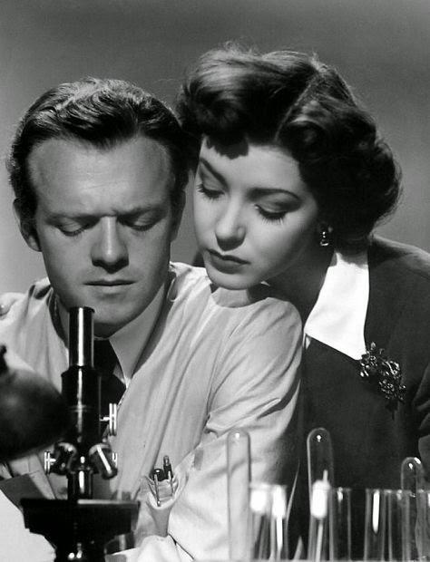 Marsha Hunt در صحنه فیلم سینمایی Kid Glove Killer به همراه Van Heflin