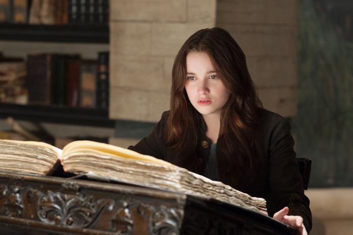 Alice Englert در صحنه فیلم سینمایی مخلوقات زیبا