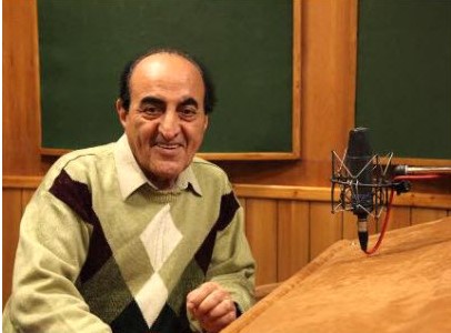 تصویری از تورج نصر، بازیگر سینما و تلویزیون در پشت صحنه یکی از آثارش