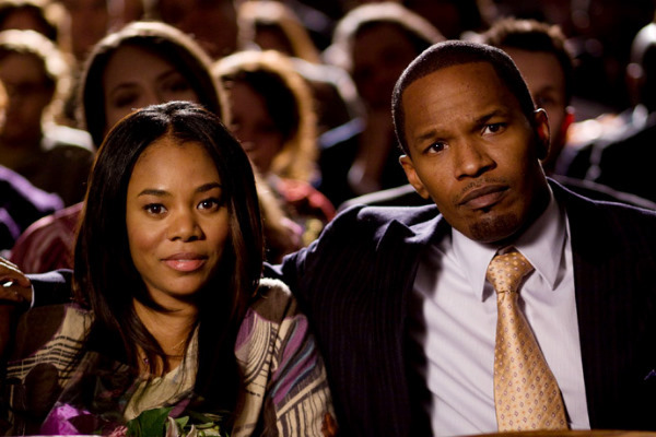 Regina Hall در صحنه فیلم سینمایی شهروند مطیع قانون به همراه جیمی فاکس