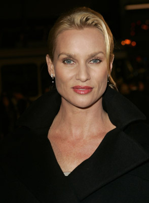 Nicollette Sheridan در صحنه فیلم سینمایی شایعه اینه که ...