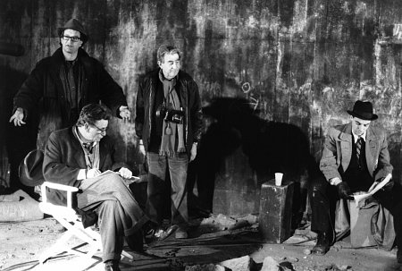 ویم وندرس در صحنه فیلم سینمایی بال های هوس(فرشتگان بر فراز برلین) به همراه برونو گانتس و پیتر فالک