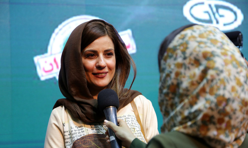 سارا بهرامی در صحنه سریال تلویزیونی ساخت ایران 2