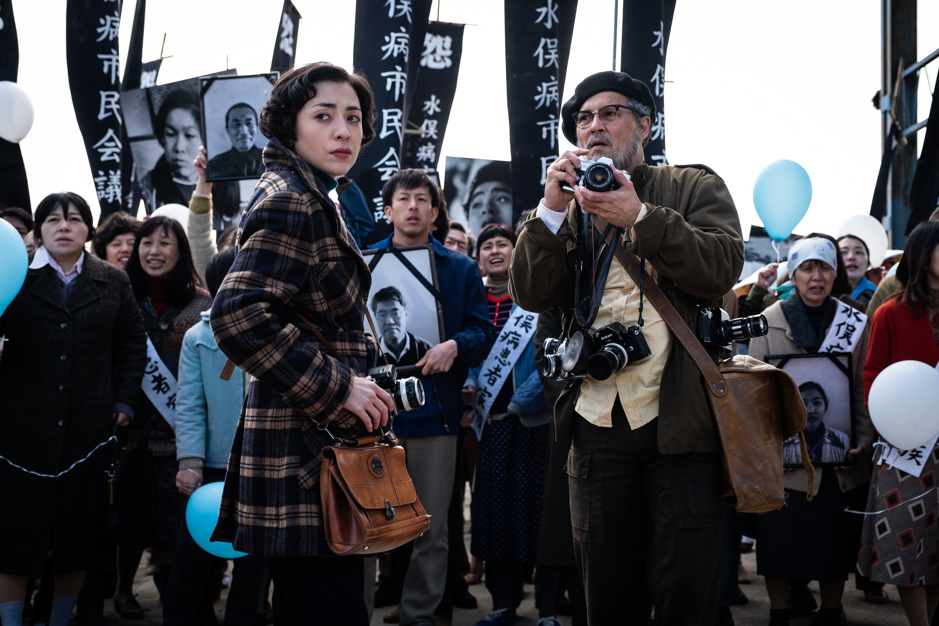 جان کریستوفر دپ دوم در صحنه فیلم سینمایی میناماتا به همراه Minami