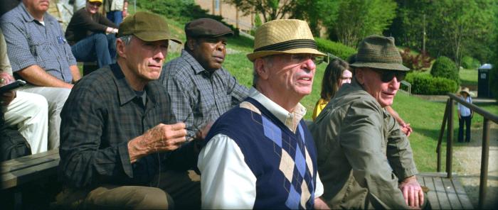 Raymond Anthony Thomas در صحنه فیلم سینمایی مشکلی با منحنی (منحنی دردسر) به همراه کلینت ایستوود، Chelcie Ross و Ed Lauter