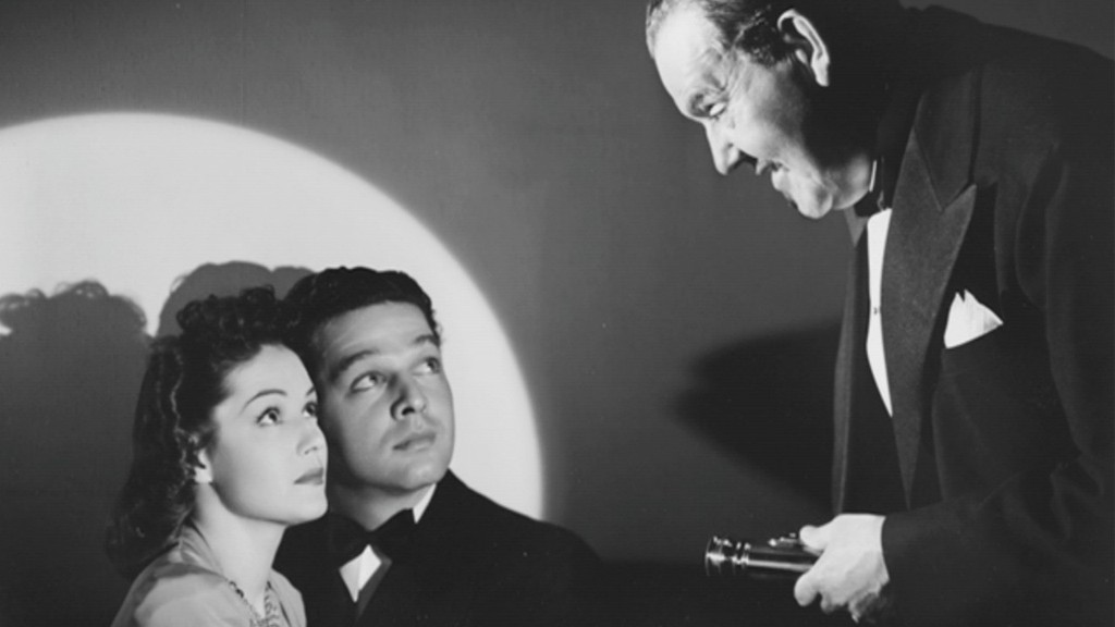 Marjorie Weaver در صحنه فیلم سینمایی Charlie Chan's Murder Cruise به همراه Robert Lowery و Sidney Toler