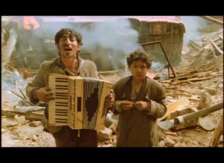 Miodrag Kostic در صحنه فیلم سینمایی Who's Singin' Over There?