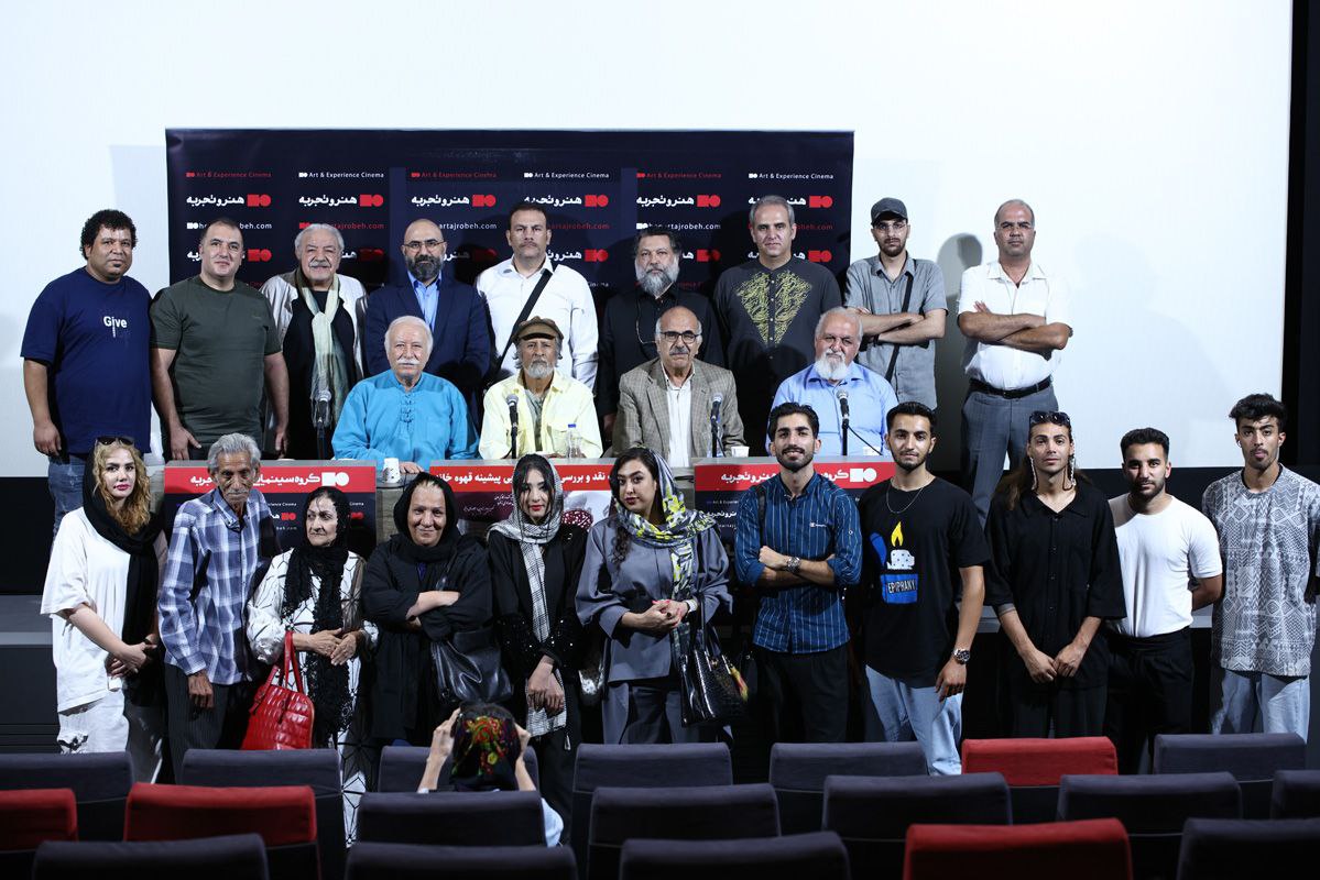 تصویری از مهدی حدادی، بازیگر سینما و تلویزیون در پشت صحنه یکی از آثارش