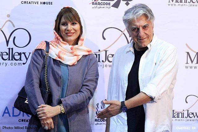 رضا کیانیان در فرش قرمز فیلم سینمایی بارکد به همراه سحر دولتشاهی