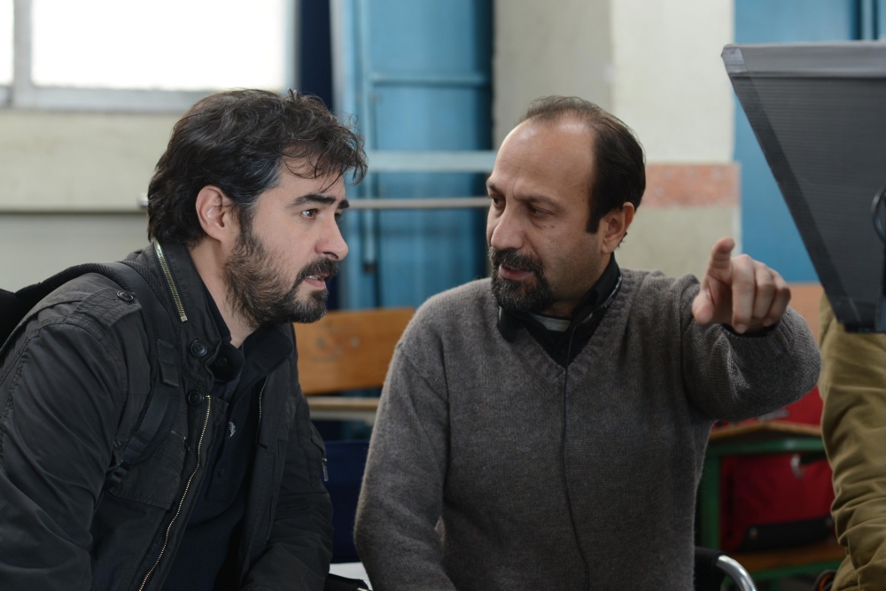 سید‌شهاب حسینی در پشت صحنه فیلم سینمایی فروشنده به همراه اصغر فرهادی
