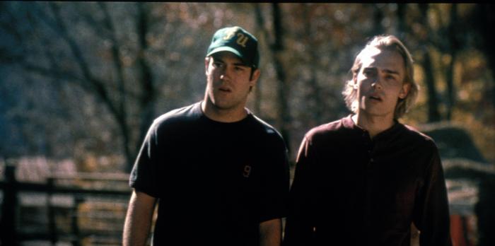 Joey Kern در صحنه فیلم سینمایی تب کابین به همراه James DeBello