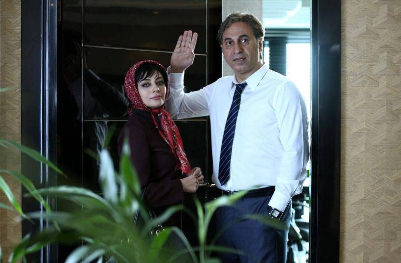 یکتا ناصر در صحنه فیلم سینمایی مشکل گیتی به همراه حمید فرخ‌نژاد