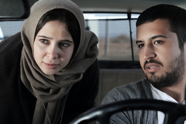 الناز حبیبی در صحنه فیلم سینمایی ناخواسته به همراه مهرداد صدیقیان