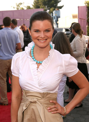 Heather Tom در صحنه فیلم سینمایی مومیایی :مقبره ی ام‍‍پراطور اژدها