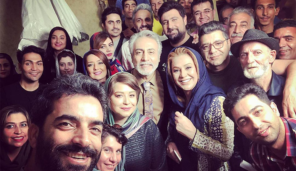 شهاب مظفری در پشت صحنه سریال شبکه نمایش خانگی دل به همراه منوچهر هادی، مهراوه شریفی‌نیا، بیژن امکانیان و نسرین مقانلو