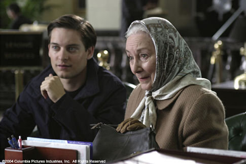 رزماری هریس در صحنه فیلم سینمایی مرد عنکبوتی ۲ به همراه توبی مگوایر