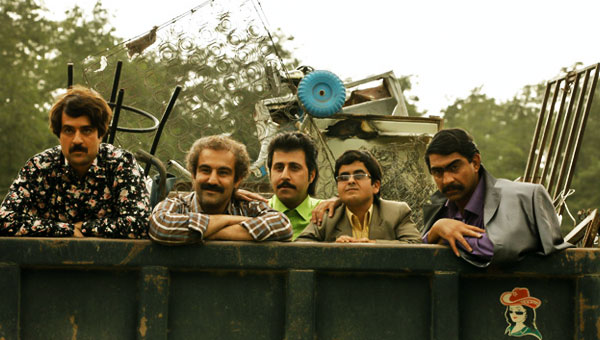 محمدرضا علیمردانی در صحنه سریال تلویزیونی پایتخت ۴ به همراه هومن حاجی‌عبداللهی، احمد مهران‌فر و محسن تنابنده