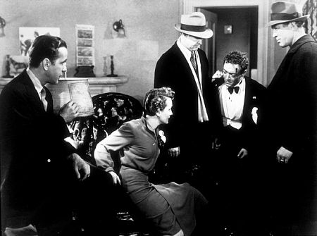 Ward Bond در صحنه فیلم سینمایی شاهین مالت به همراه Mary Astor، Peter Lorre، Barton MacLane و هامفری بوگارت