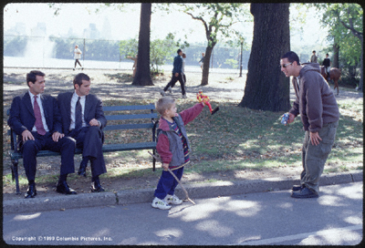 آدام سندلر در صحنه فیلم سینمایی محبت پدری به همراه Cole Sprouse و Dylan Sprouse