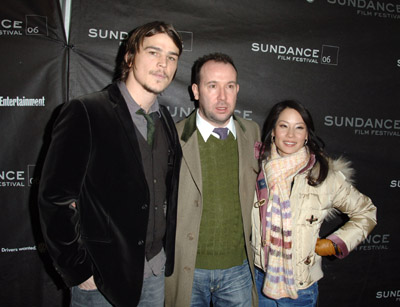 لوسی لیو در صحنه فیلم سینمایی شماره شانس اسلوین به همراه Paul McGuigan و Josh Hartnett