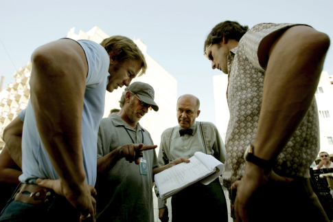 استیون اسپیلبرگ در صحنه فیلم سینمایی مونیخ به همراه Hanns Zischler و اریک بانا