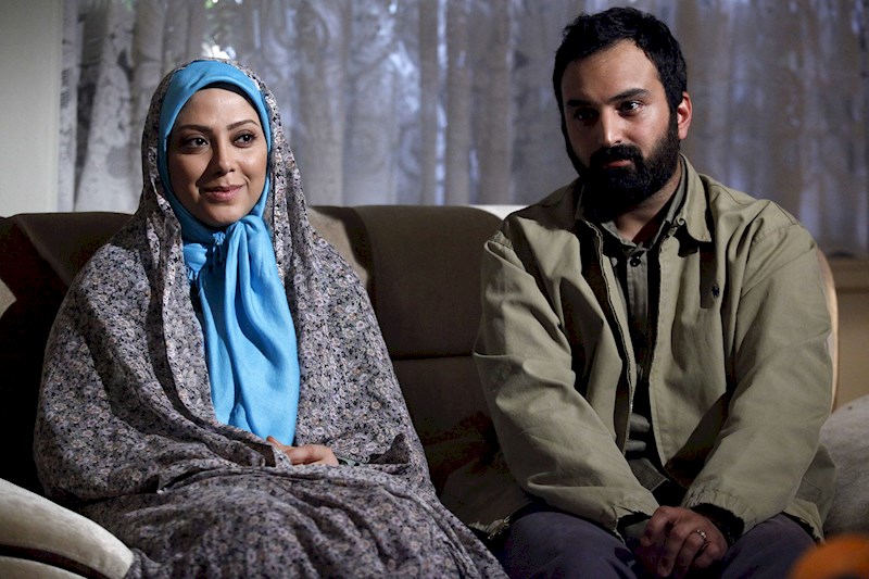 مریم سلطانی در صحنه سریال تلویزیونی دولت مخفی به همراه کاوه خداشناس