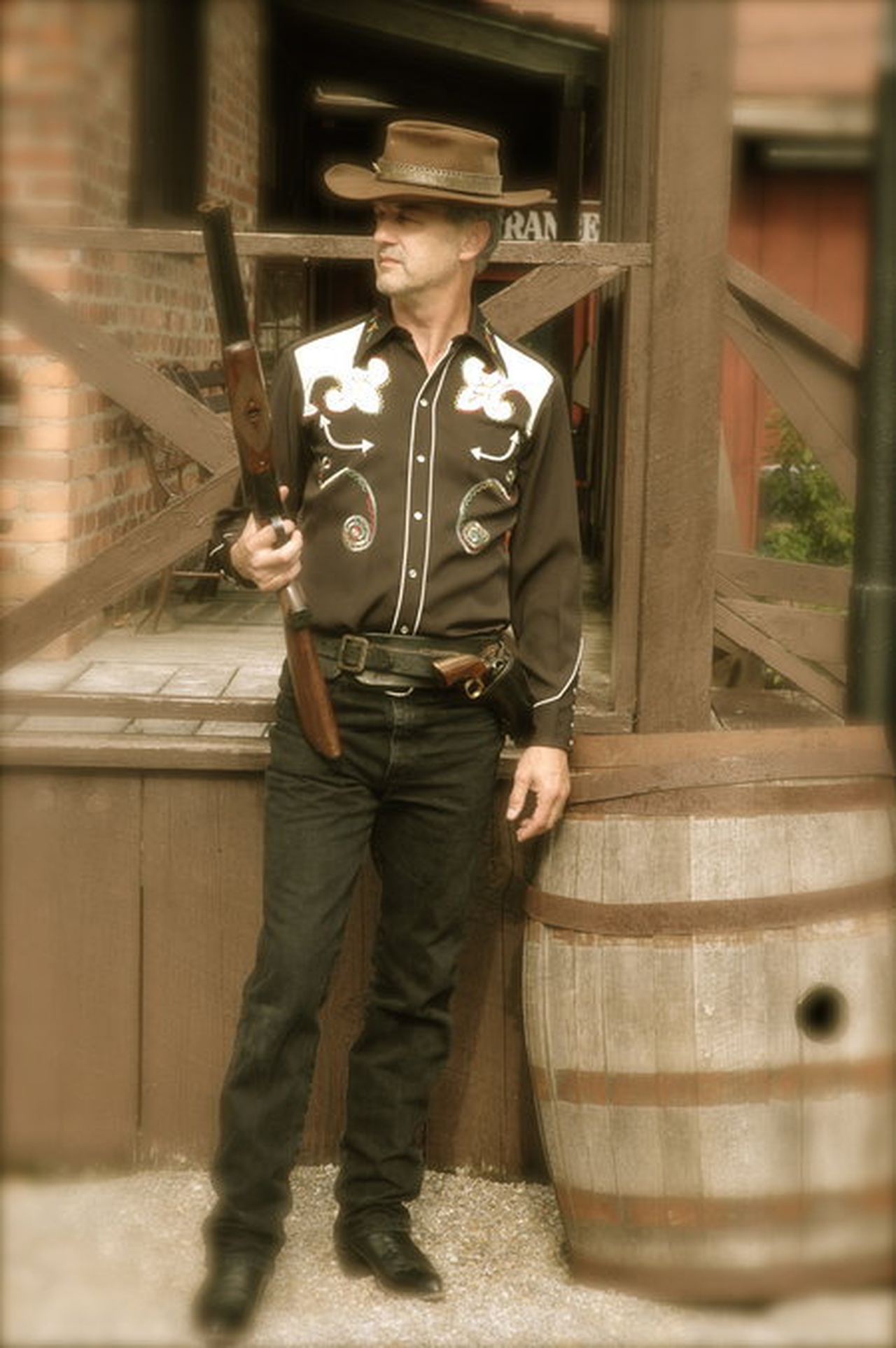 Dean Teaster در صحنه فیلم سینمایی Ghost Town: The Movie