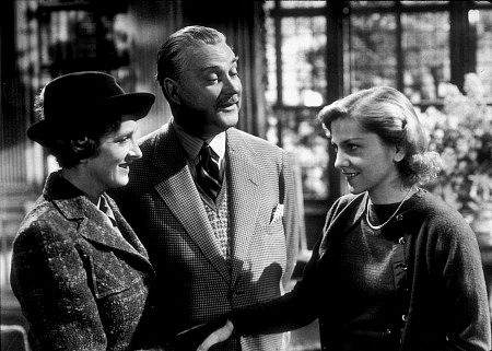 Nigel Bruce در صحنه فیلم سینمایی ربه کا به همراه جون فونتین و Gladys Cooper