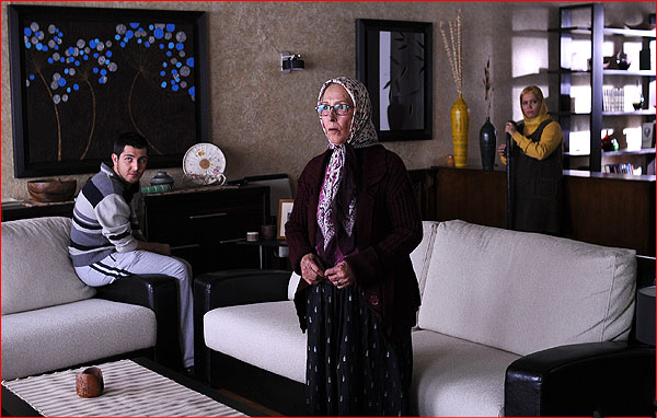 ملیکا شریفی‌نیا در صحنه سریال تلویزیونی آشپزباشی به همراه محمدرضا غفاری